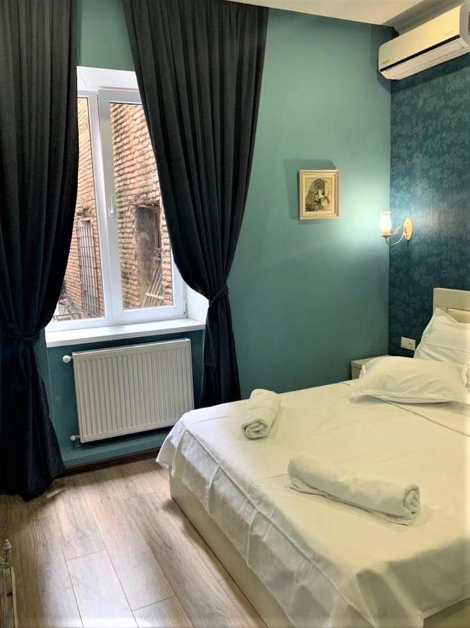 Griboedov 13 Aparthotel Tbilisi ภายนอก รูปภาพ