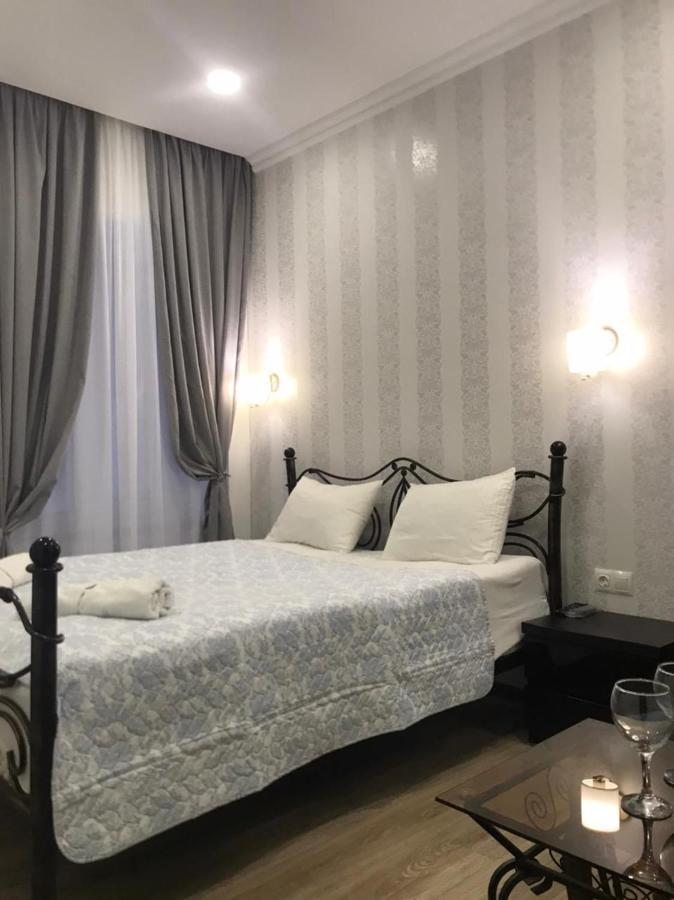 Griboedov 13 Aparthotel Tbilisi ภายนอก รูปภาพ