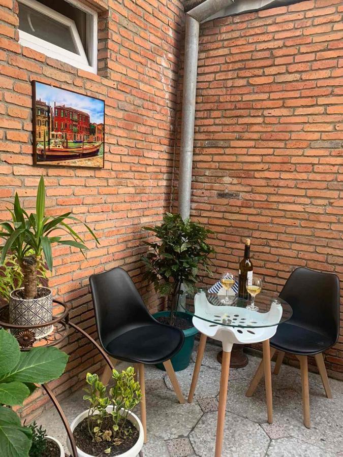 Griboedov 13 Aparthotel Tbilisi ภายนอก รูปภาพ